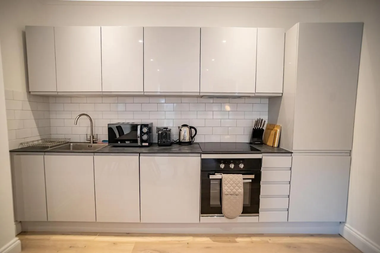 Deluxe Modern 1&2 Bed Apartments Near Brighton Beach & Station