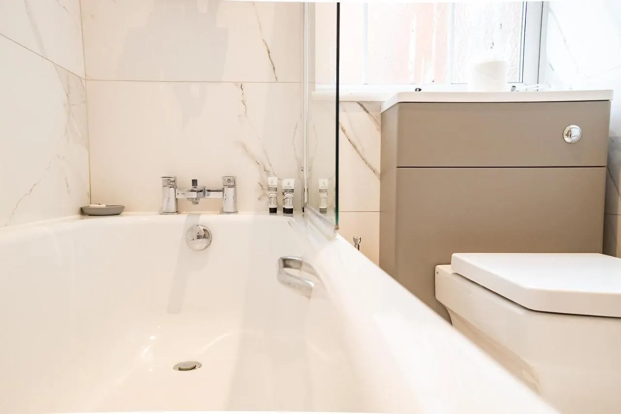 Deluxe Modern 1&2 Bed Apartments Near Brighton Beach & Station
