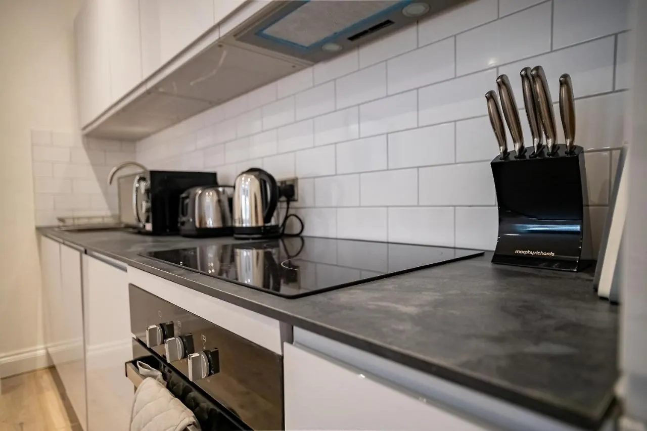 Deluxe Modern 1&2 Bed Apartments Near Brighton Beach & Station