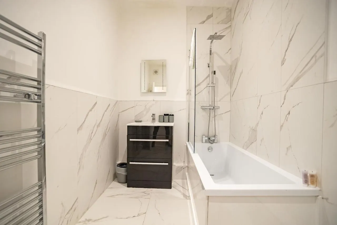 Deluxe Modern 1&2 Bed Apartments Near Brighton Beach & Station 0*,  United Kingdom