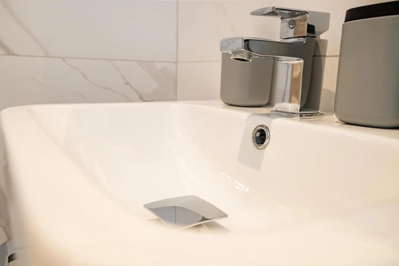 Deluxe Modern 1&2 Bed Apartments Near Brighton Beach & Station