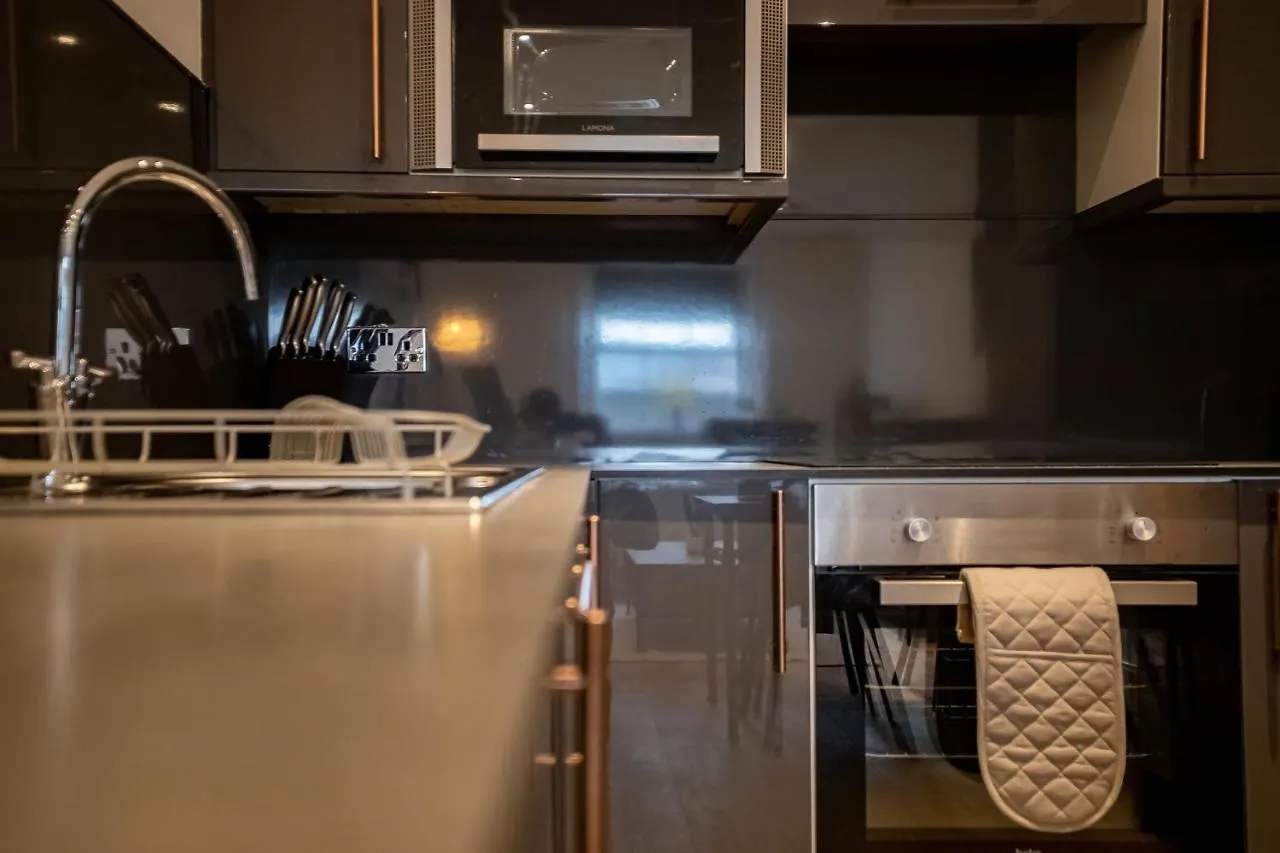 Deluxe Modern 1&2 Bed Apartments Near Brighton Beach & Station