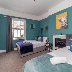  Apartment Seafront Three Bedroom House With Court Yard Sleep 8 Guests