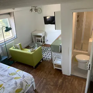https://accommodation-hub-studio-3.cambridgehotelsuk.com