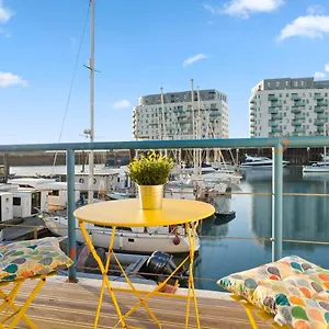  Apartment On The Water 4 With Free Parking By My Getaways