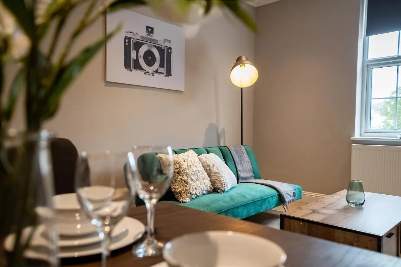 Deluxe Modern 1&2 Bed Apartments Near Brighton Beach & Station