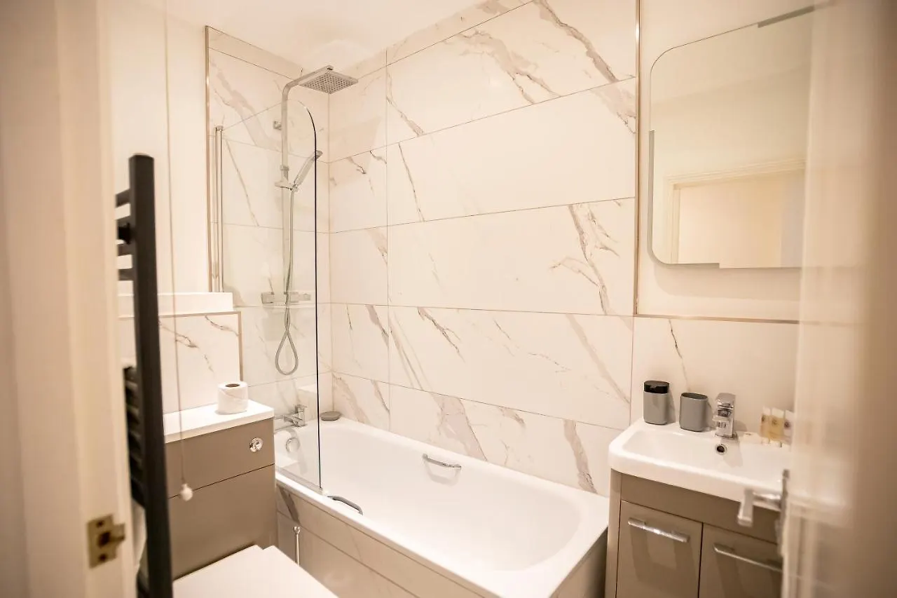 Deluxe Modern 1&2 Bed Apartments Near Brighton Beach & Station