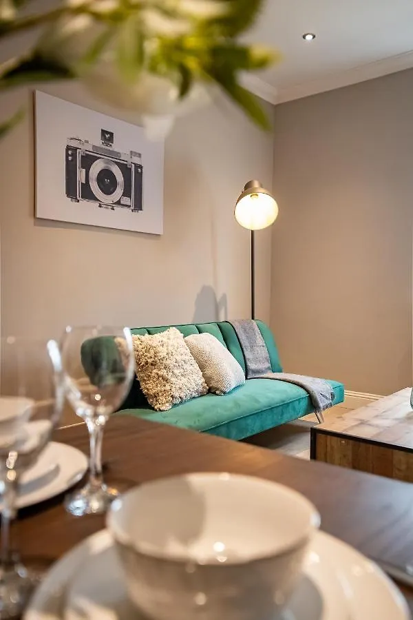 Deluxe Modern 1&2 Bed Apartments Near Brighton Beach & Station